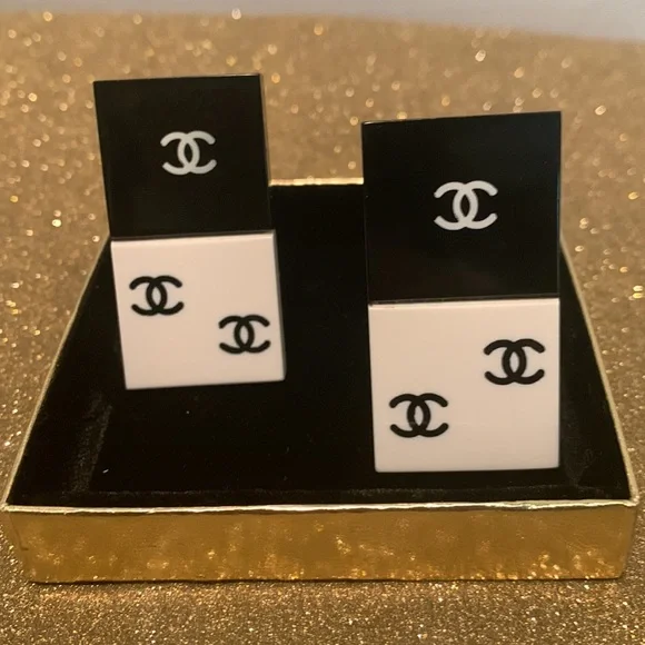 AUTHENTIC Vintage CHANEL Domino Quad Earrings  extremely RARE NWOT - Picture 3 of 7